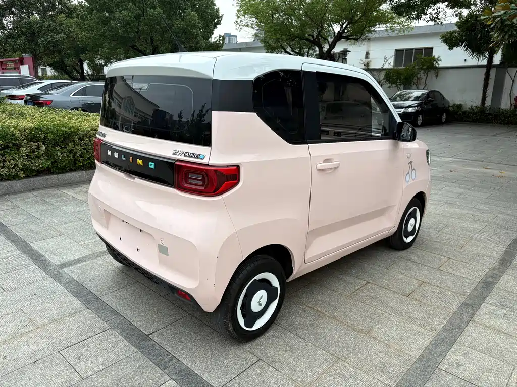 Wuling MINIEV — миниатюра 6