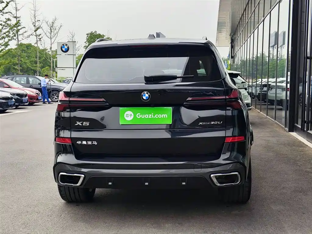 BMW X5 2023 xDrive 30Li Premium M Sport