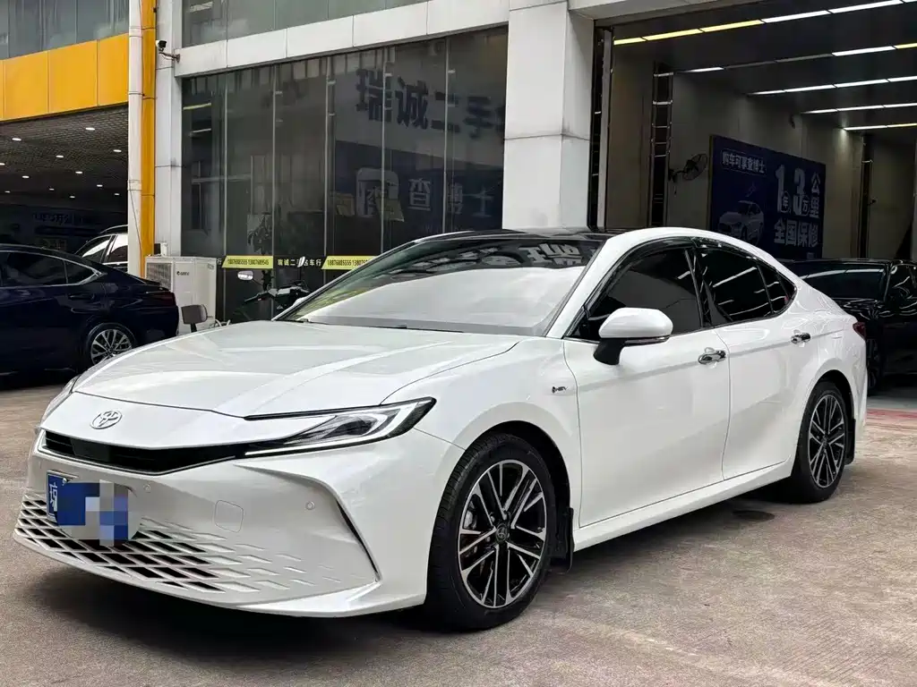 Toyota Camry 2025