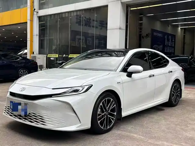 TOYOTA CAMRY 2025