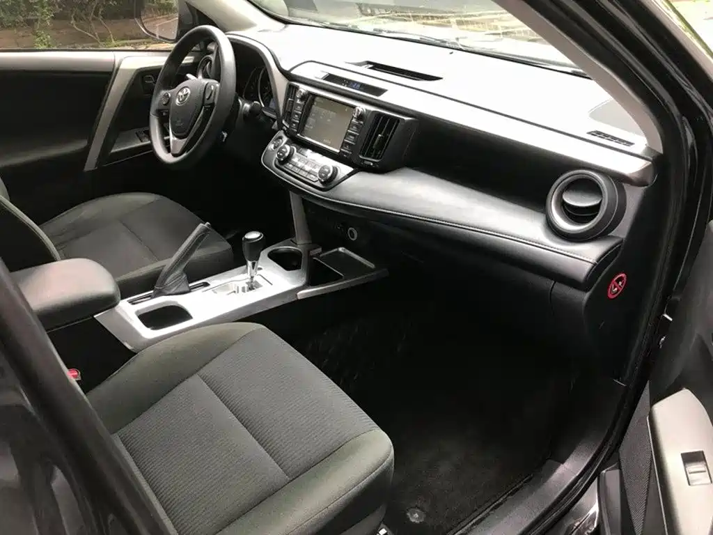 Toyota RAV4 — миниатюра 9