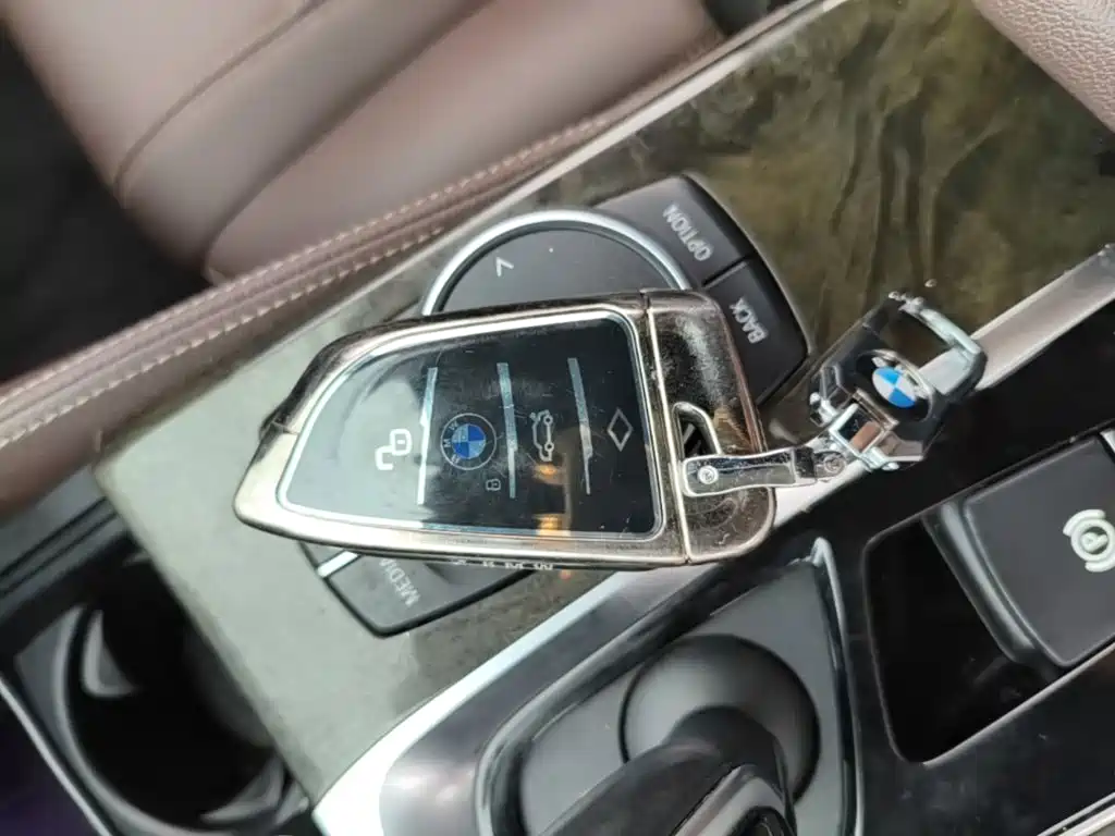 BMW 5 Series — миниатюра 9