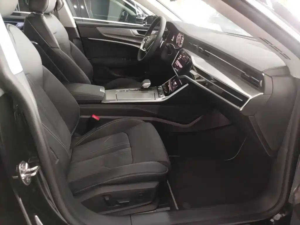 Заказать Audi A7L 2026 года за 6 668 866 ₽  из Китая