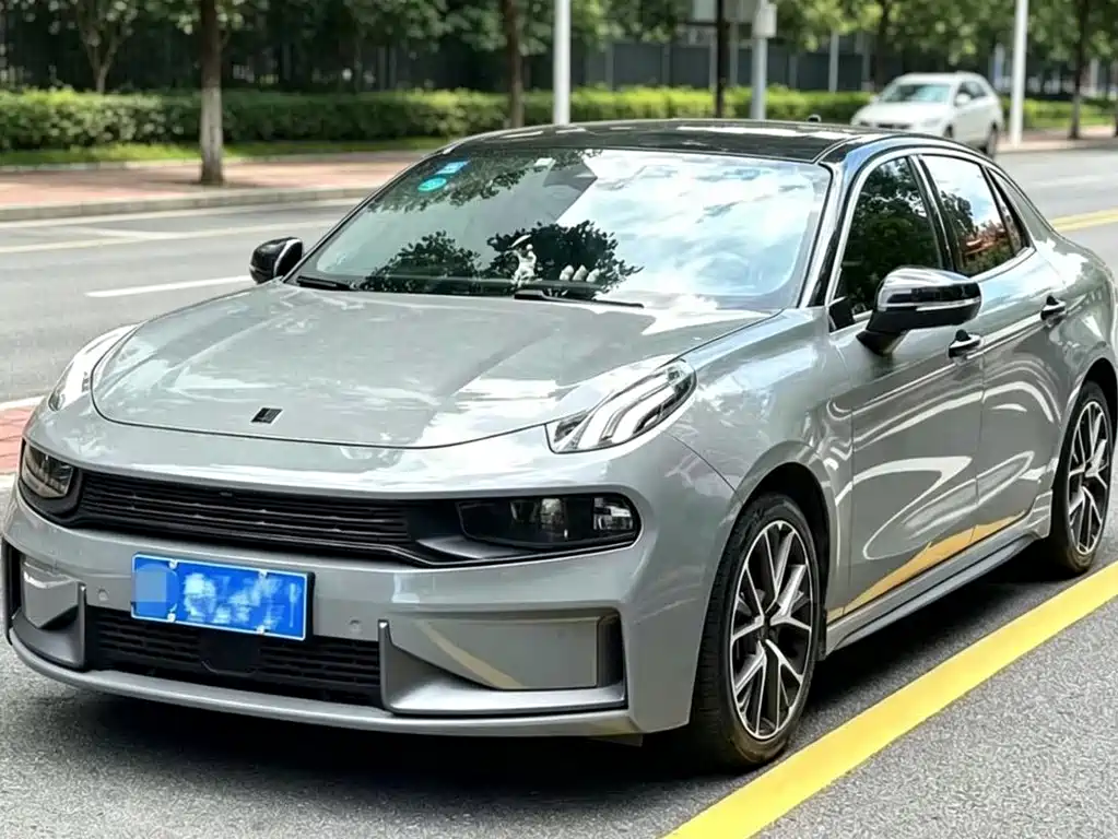 Lynk & Co 03