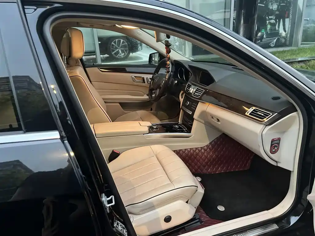 Mercedes-Benz E-Class — миниатюра 8