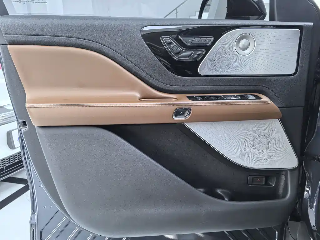 Lincoln Aviator — миниатюра 4
