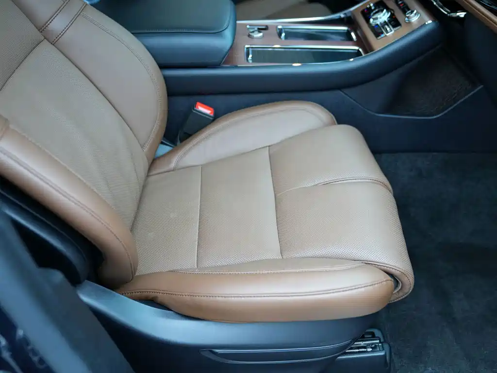 Lincoln Aviator — миниатюра 22