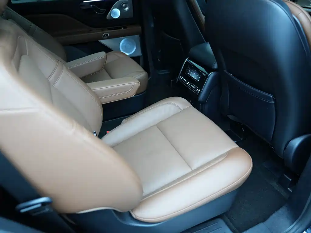 Lincoln Aviator — миниатюра 20
