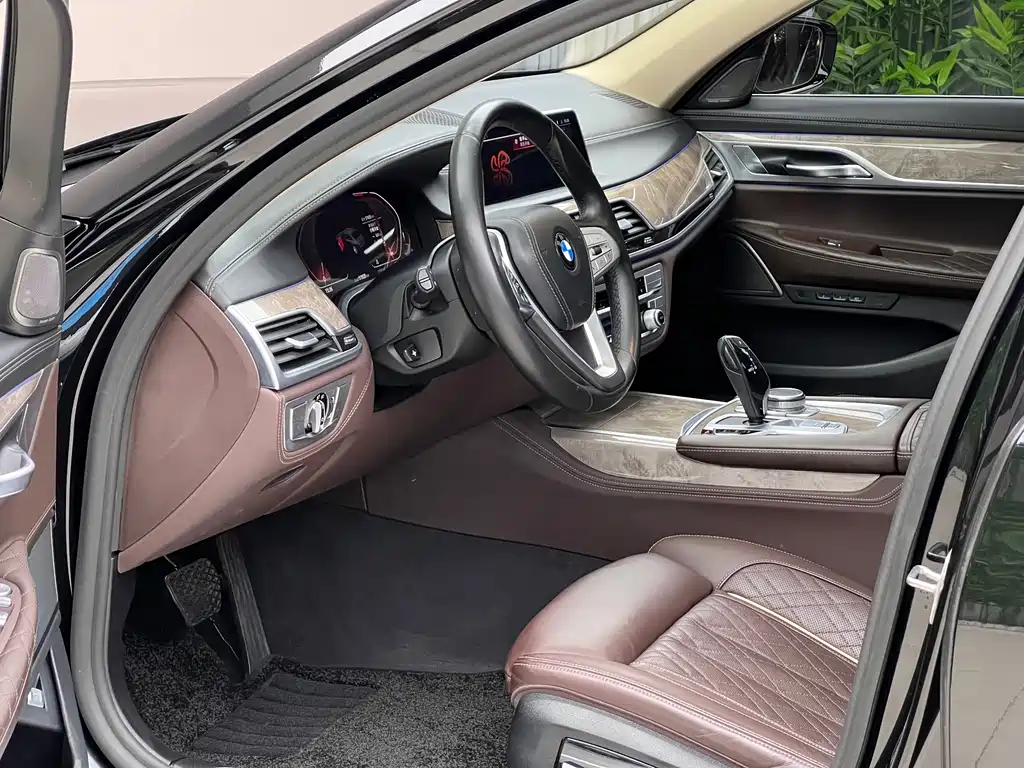 BMW 7 Series — миниатюра 2