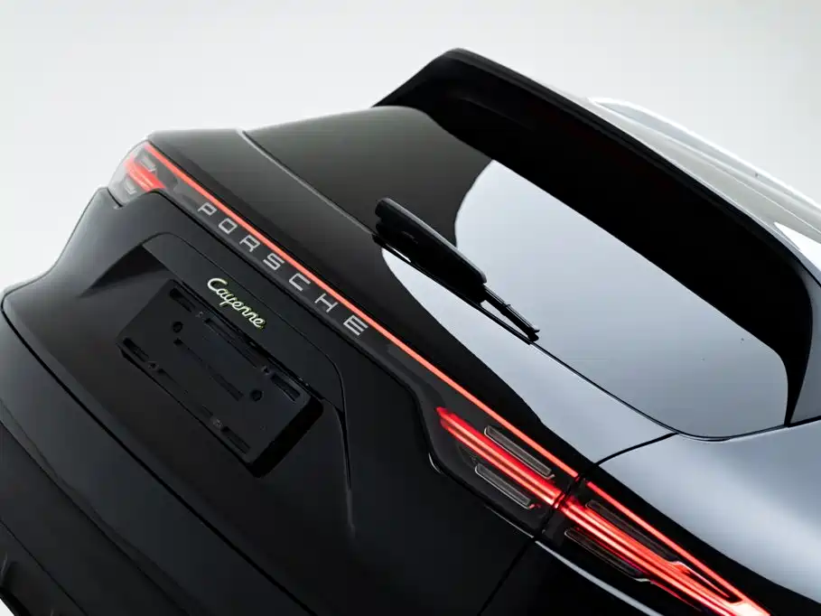 Porsche Cayenne Hybrid — миниатюра 9