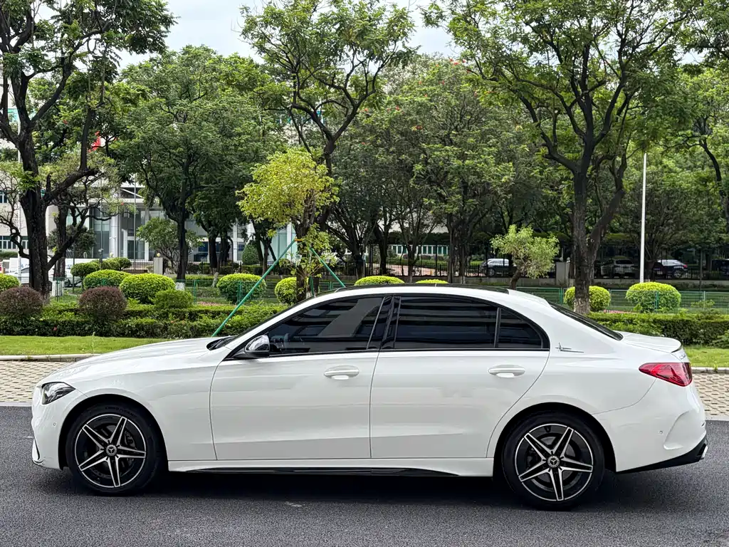 Mercedes-Benz C-Class — миниатюра 12