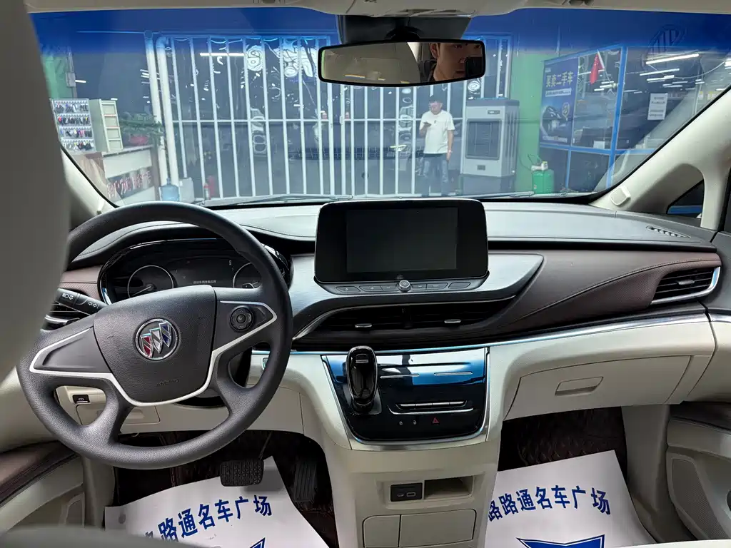 Buick GL8 — миниатюра 7