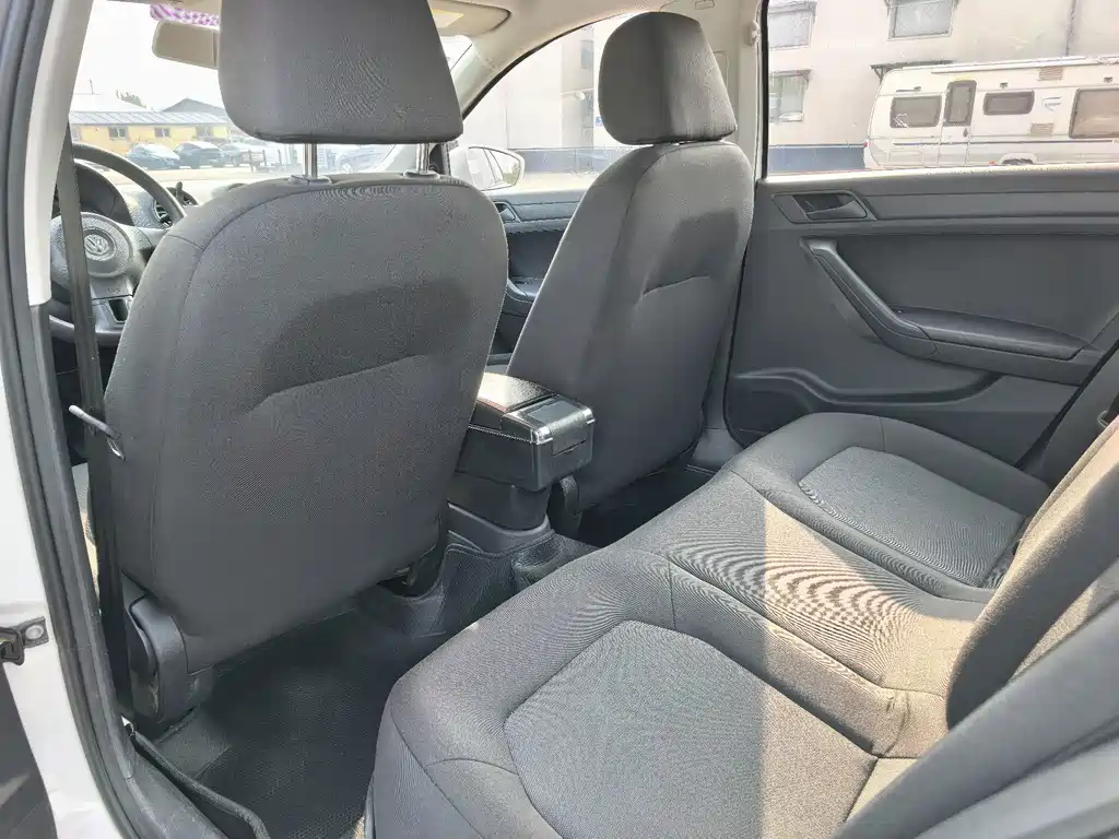 Volkswagen Jetta — миниатюра 9