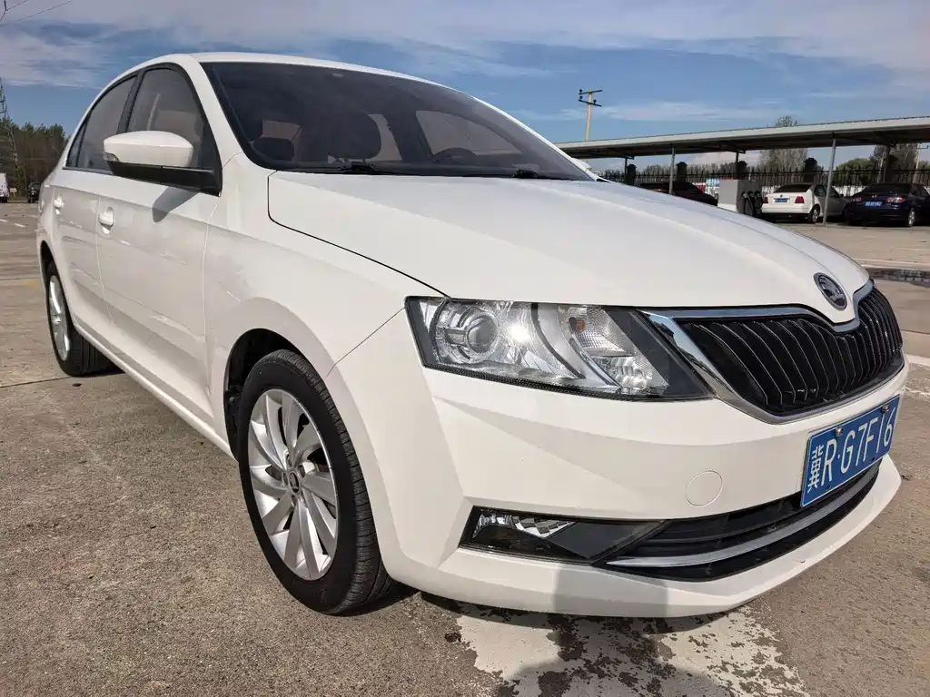 Skoda Rapid — миниатюра 3