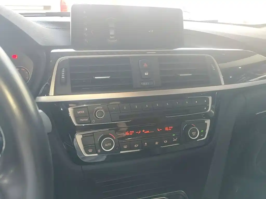 BMW 3 Series — миниатюра 13
