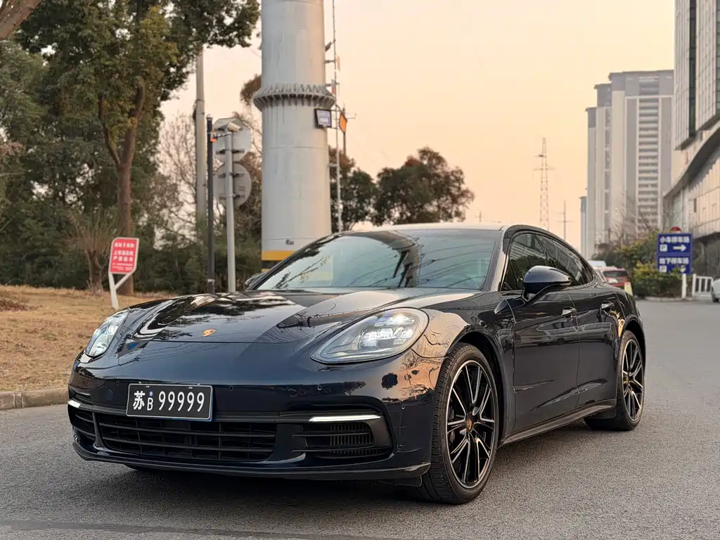 PORSCHE PANAMERA