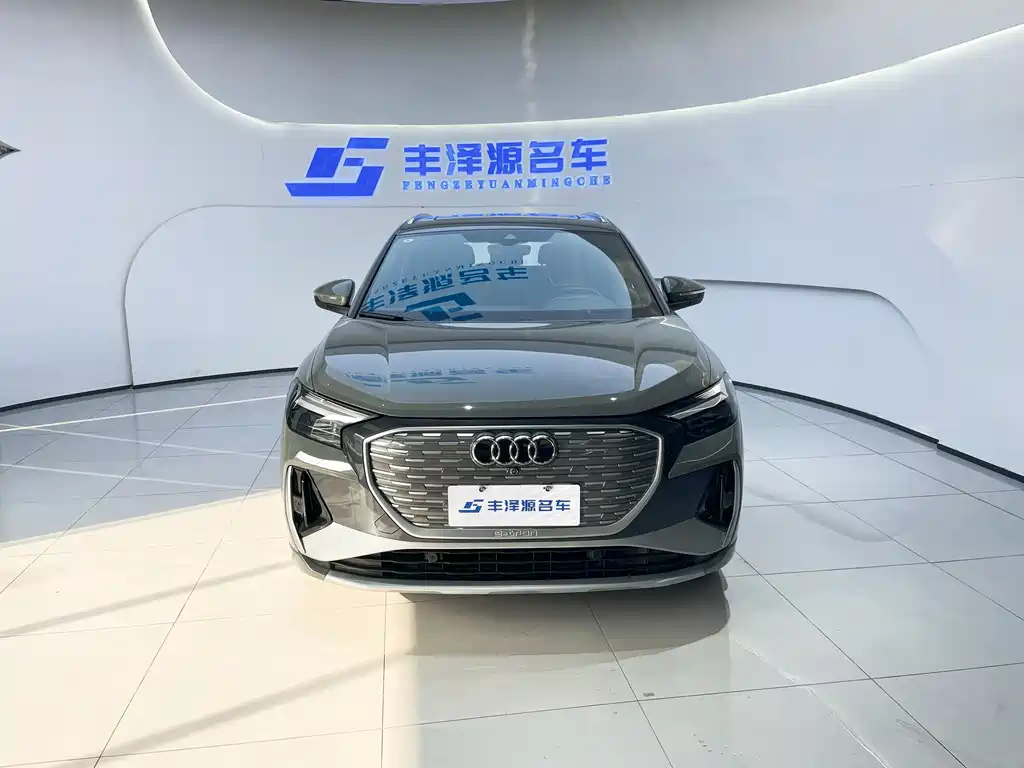 AUDI Q4 E TRON