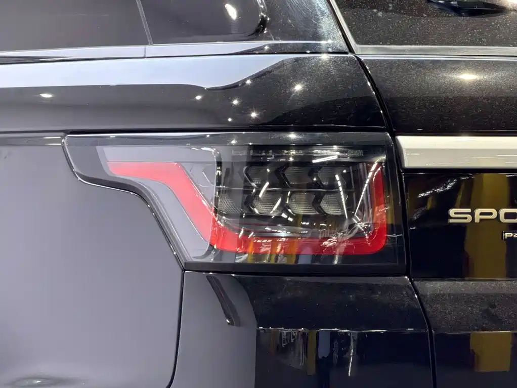 Land Rover Sport PHEV — миниатюра 8