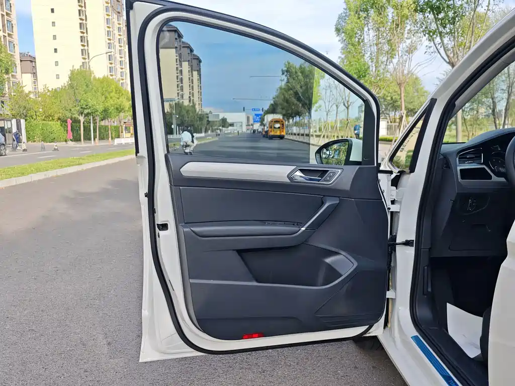 Volkswagen Touran — миниатюра 9