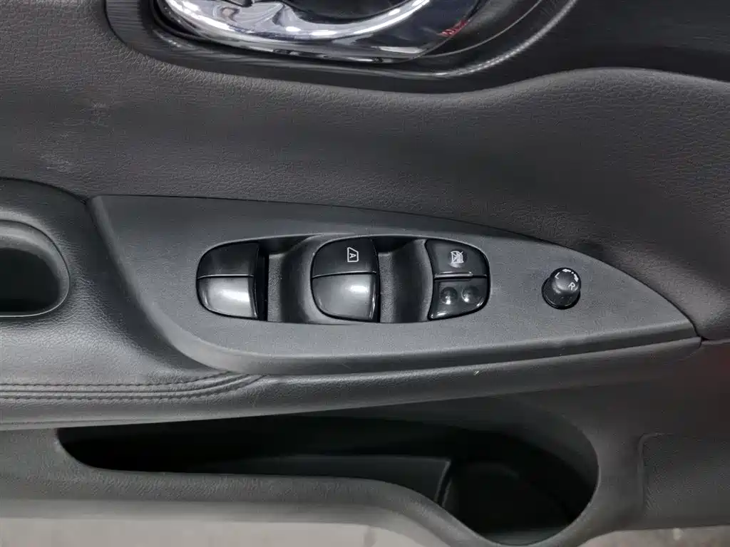 Nissan Tiida 2011 1.6L MT