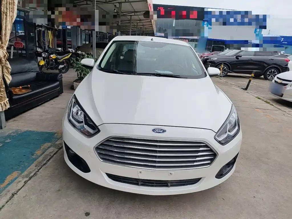 Ford Escort 2015 1.5L MT Comfort