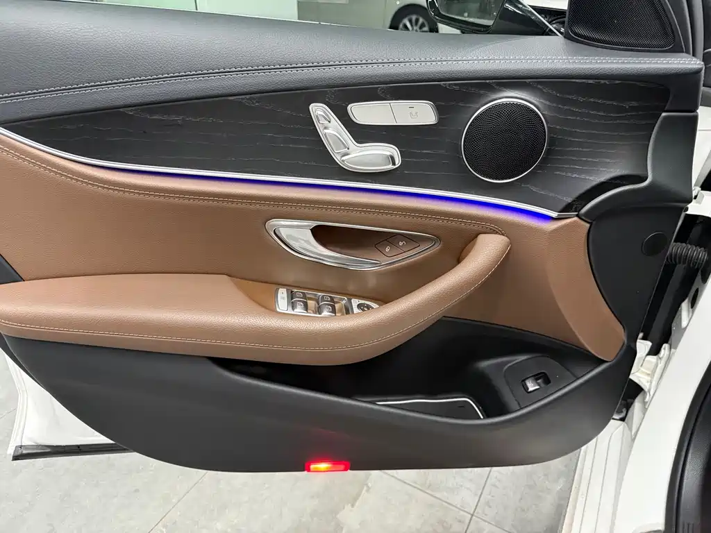 Mercedes-Benz E-Class — миниатюра 21