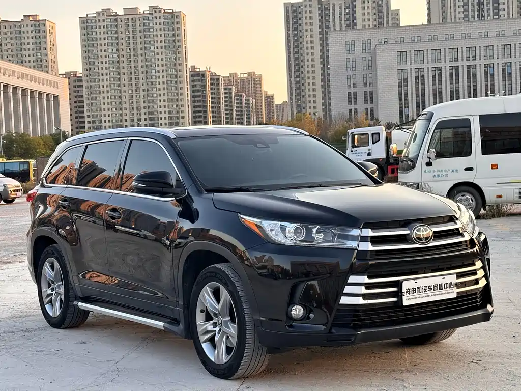 TOYOTA HIGHLANDER
