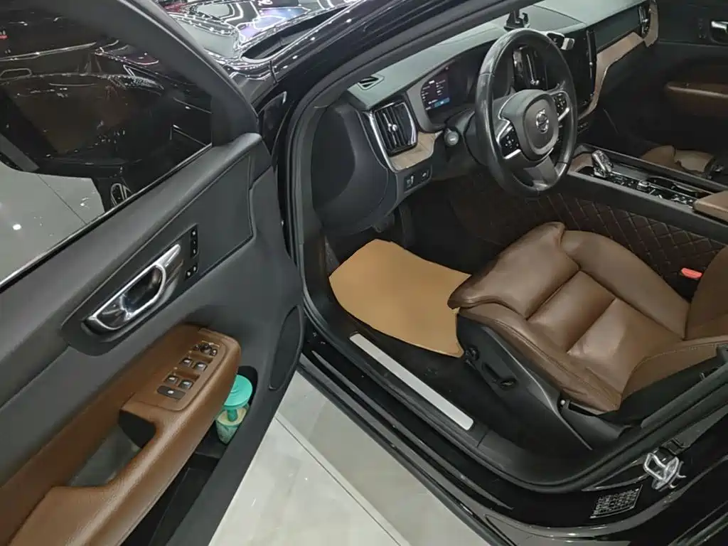 Volvo XC60 — миниатюра 12