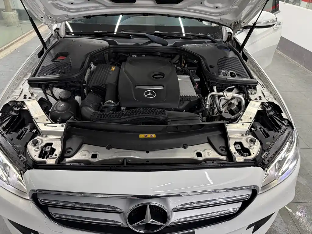 Mercedes-Benz E-Class — миниатюра 22