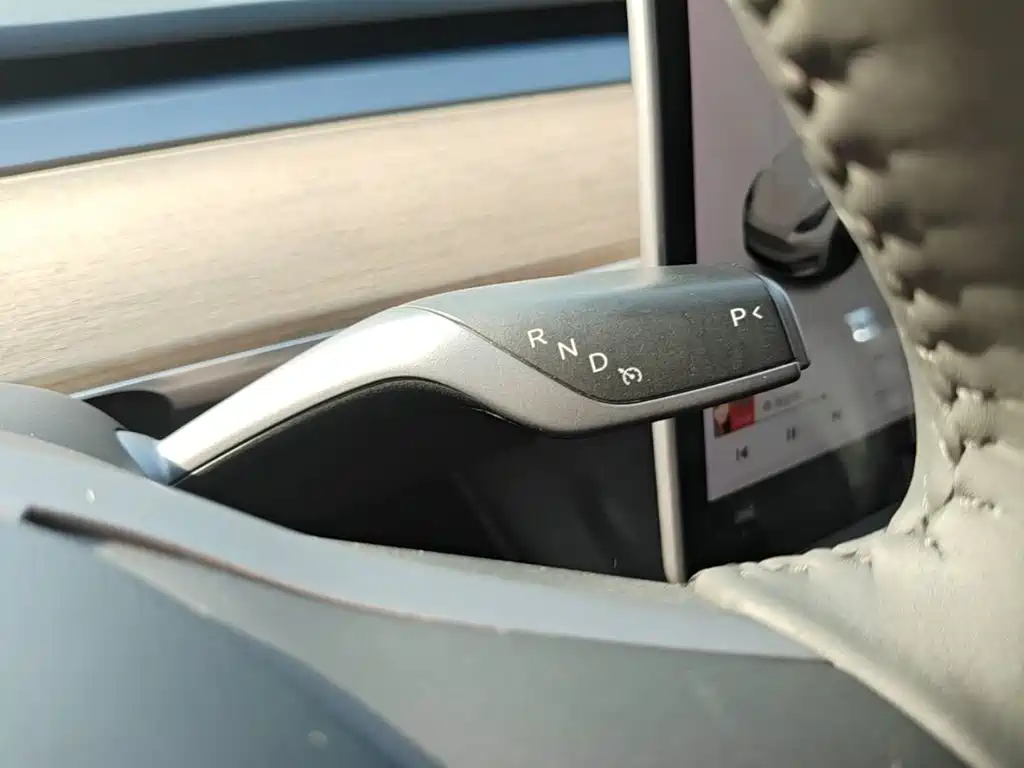 Tesla Model Y — миниатюра 14