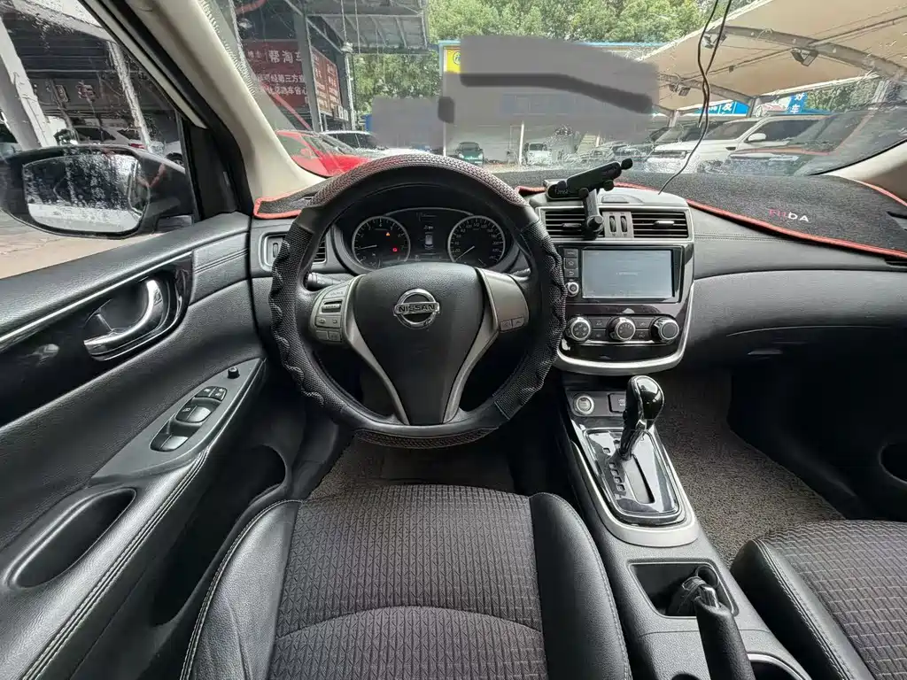 Nissan Tiida — миниатюра 7