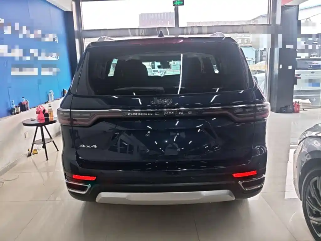 Jeep Grand Commander — миниатюра 6