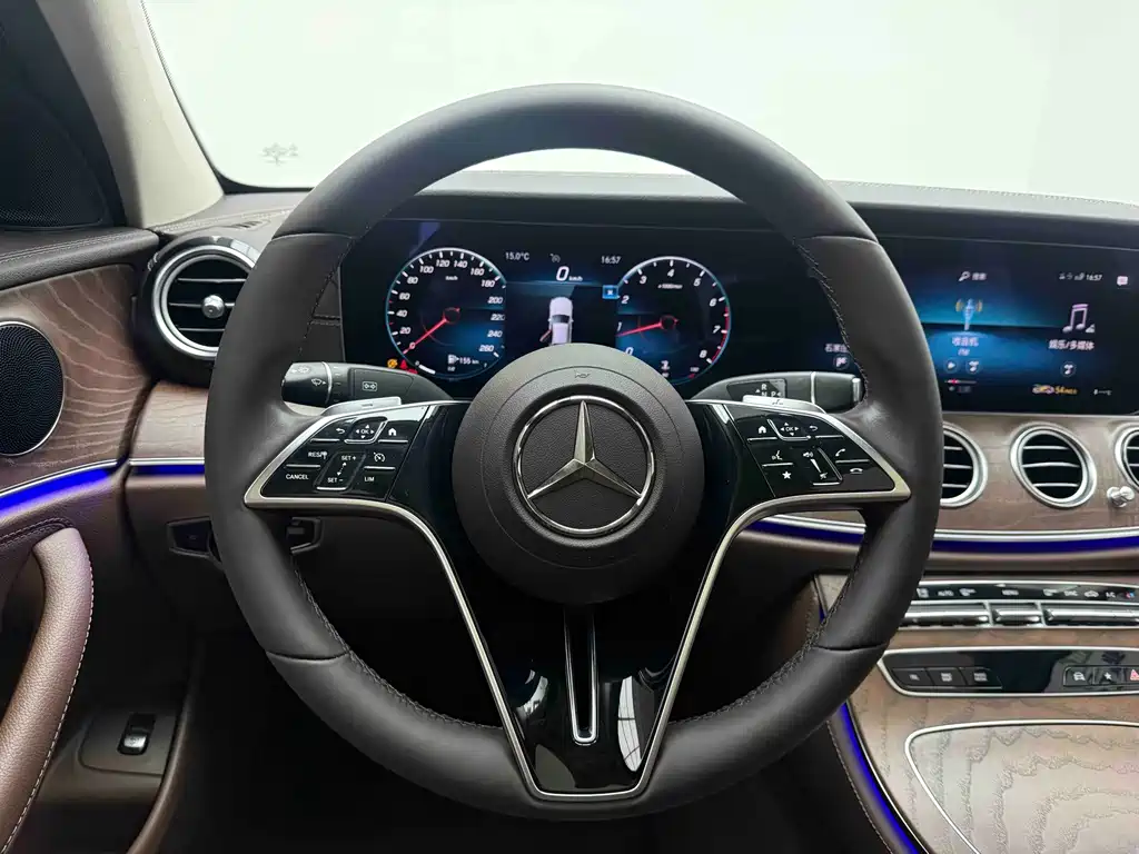 Mercedes-Benz E-Class — миниатюра 8