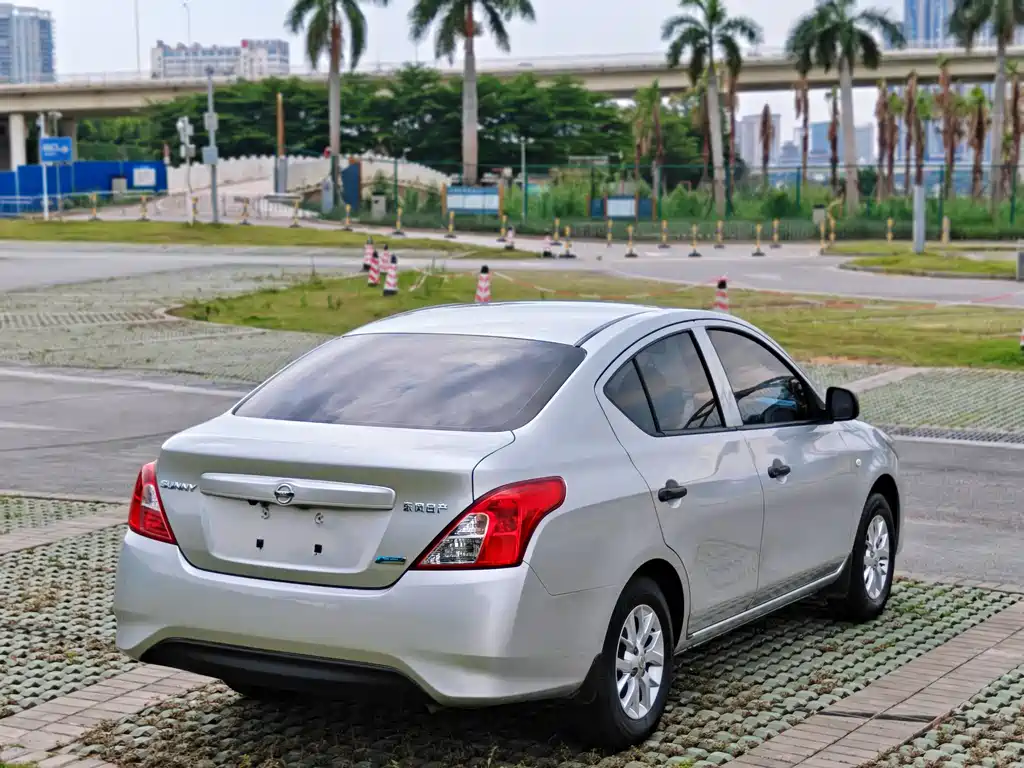 Nissan Sunny 2015 1.5XE MT Comfort