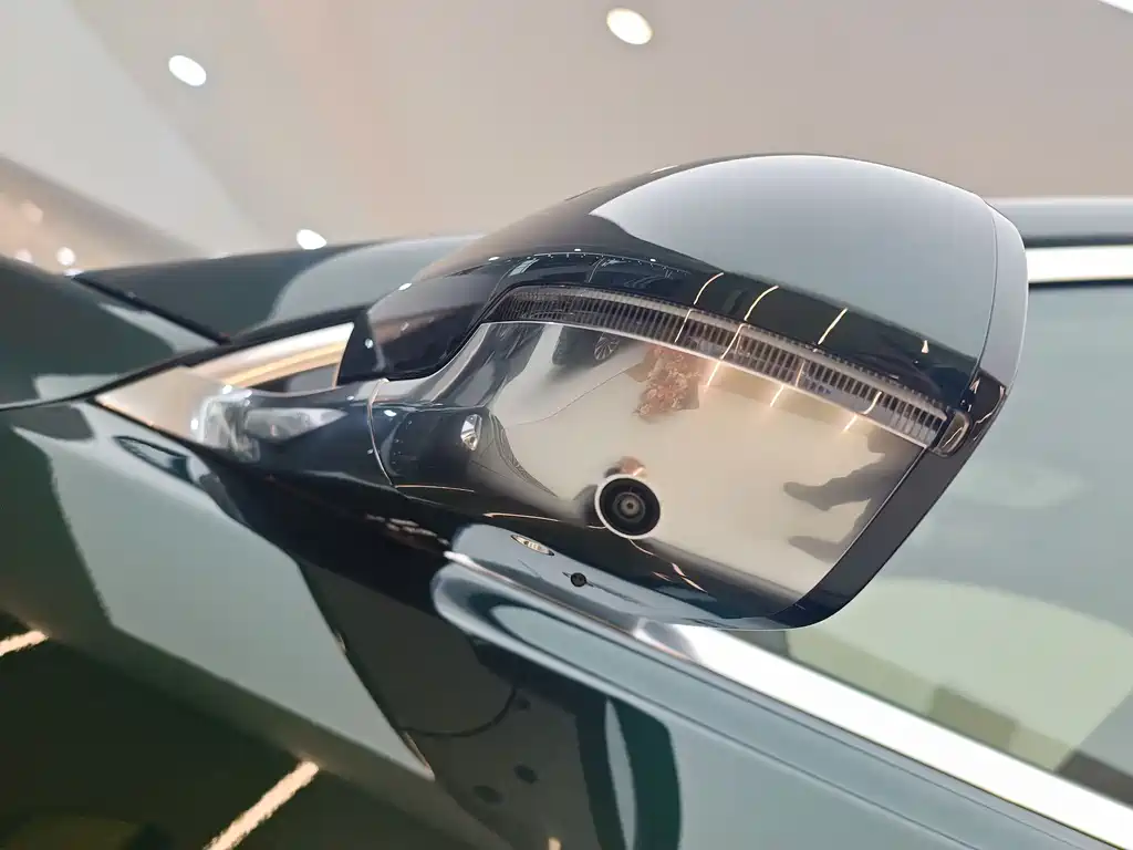 AITO ASK THE WORLD M8