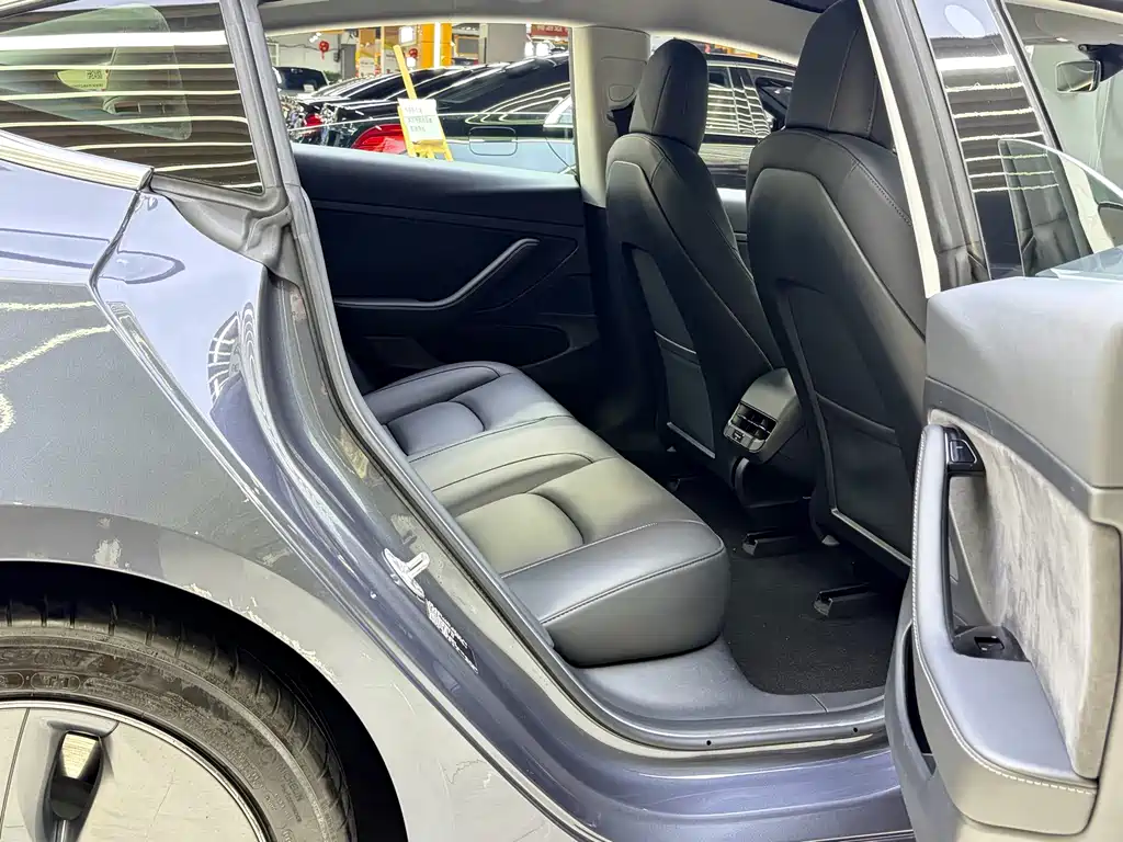 Tesla Model 3 — миниатюра 8