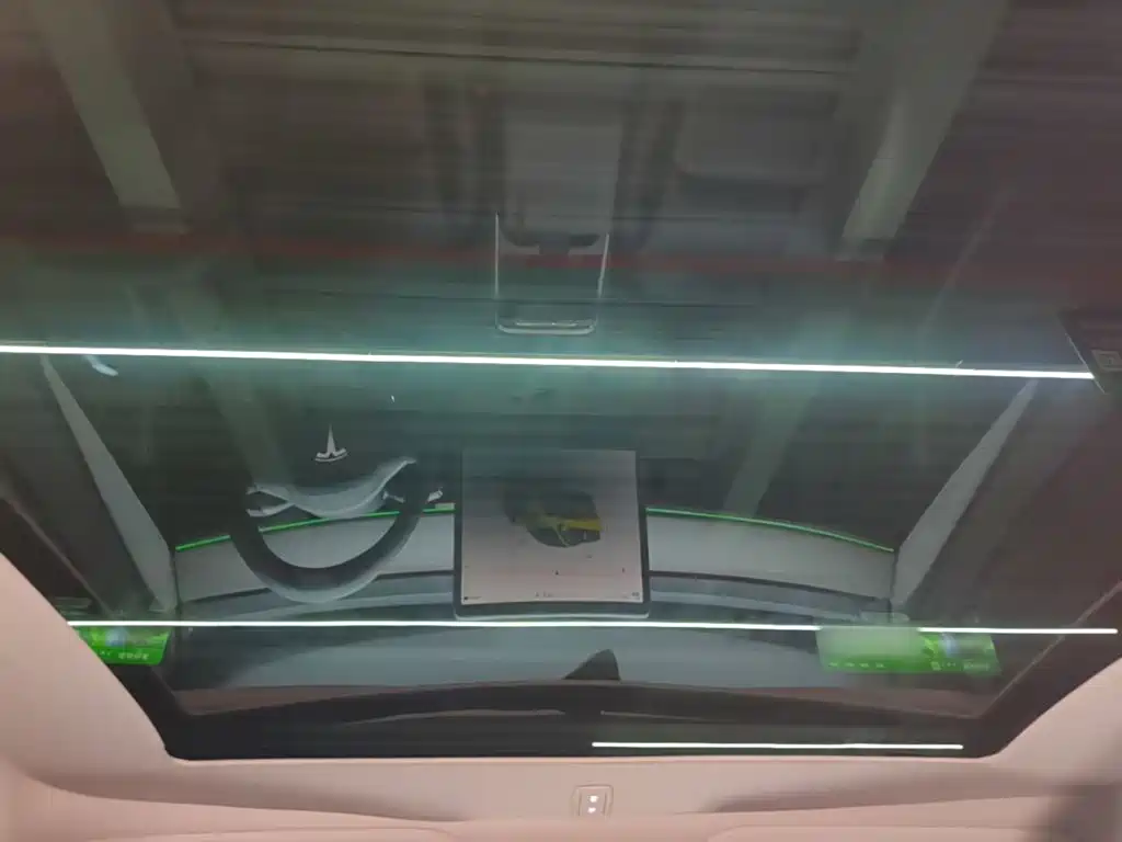 Tesla Model Y — миниатюра 18