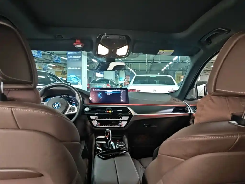 BMW 5 Series New Energy — миниатюра 18