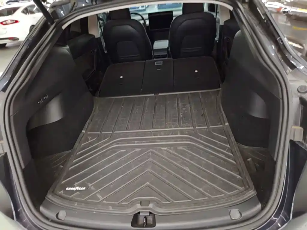 Tesla Model Y — миниатюра 19
