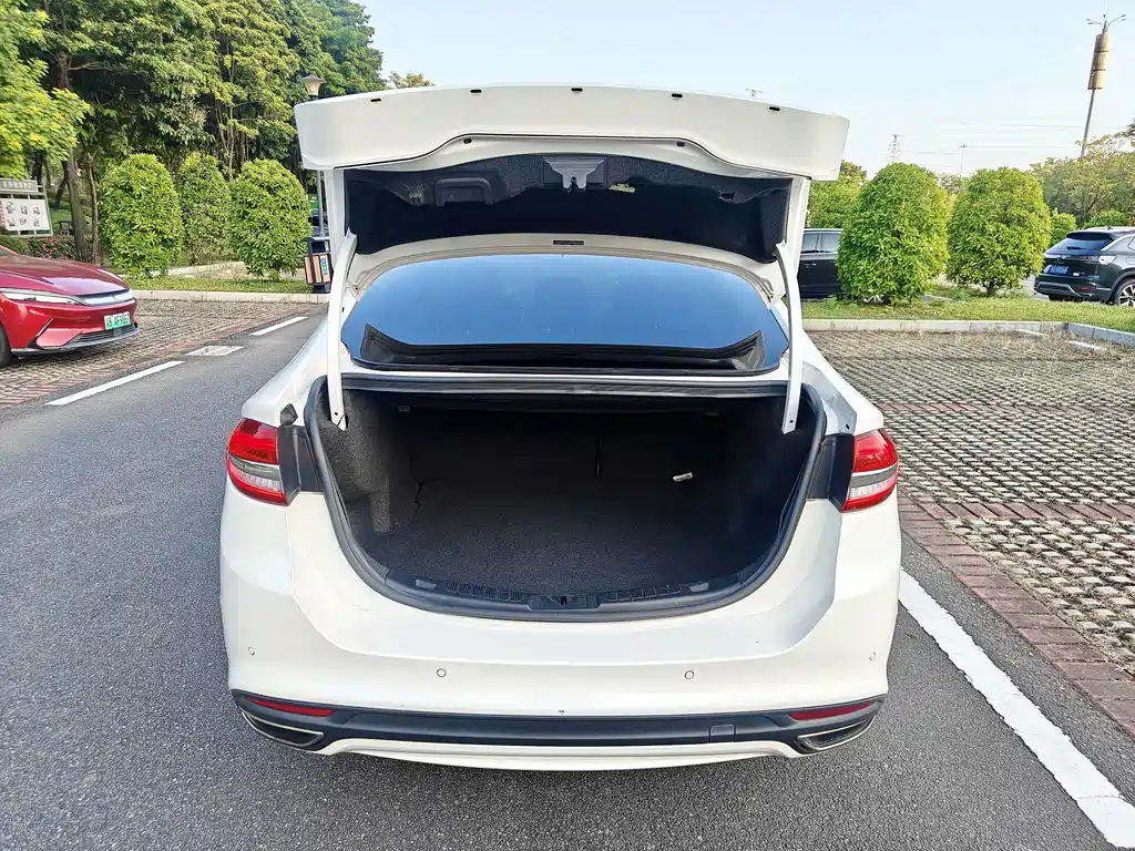 Ford Mondeo — миниатюра 9
