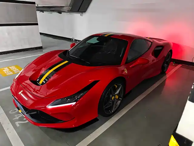 FERRARI F8