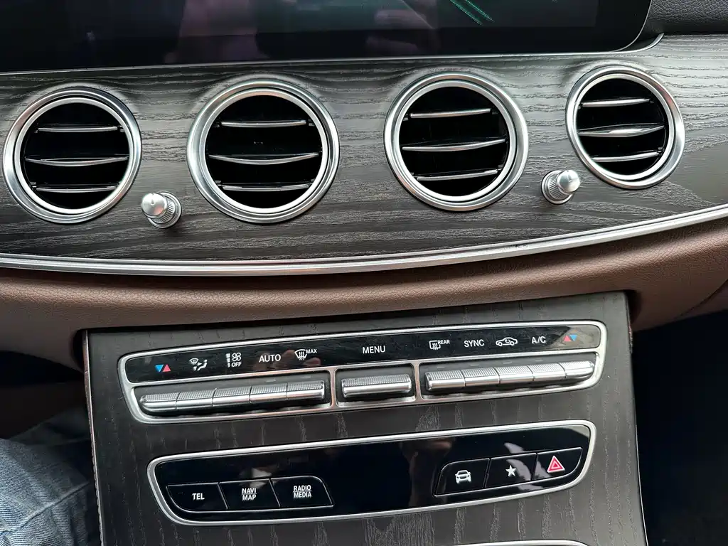 Mercedes-Benz E-Class — миниатюра 14