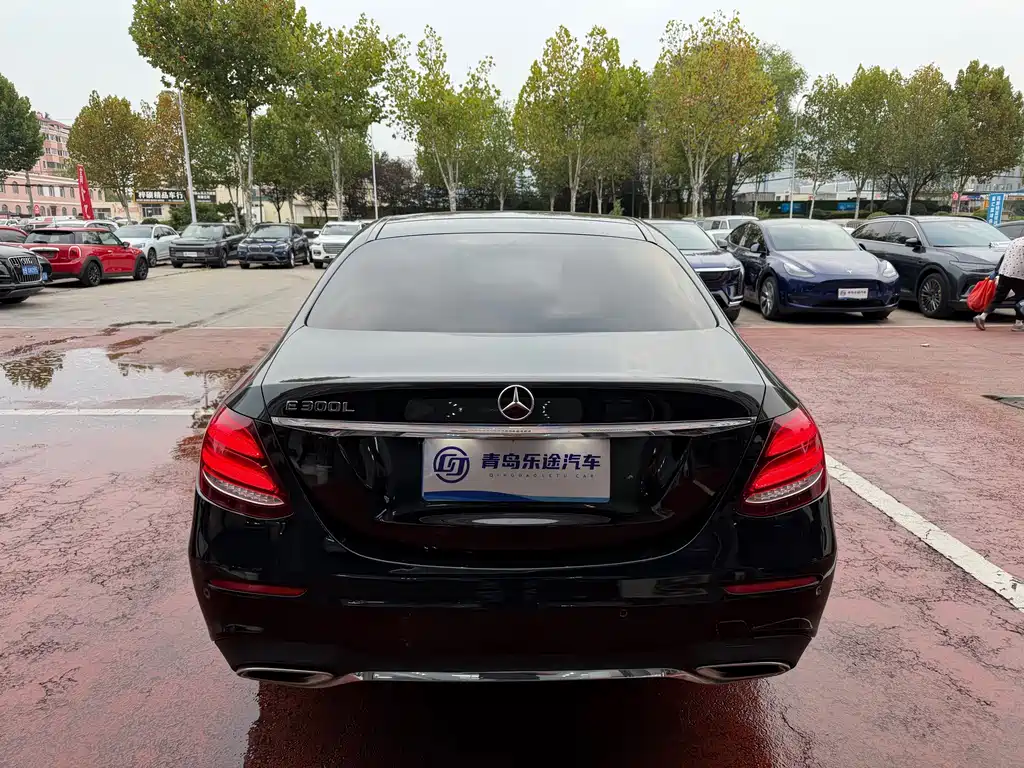 Mercedes-Benz E-Class — миниатюра 5