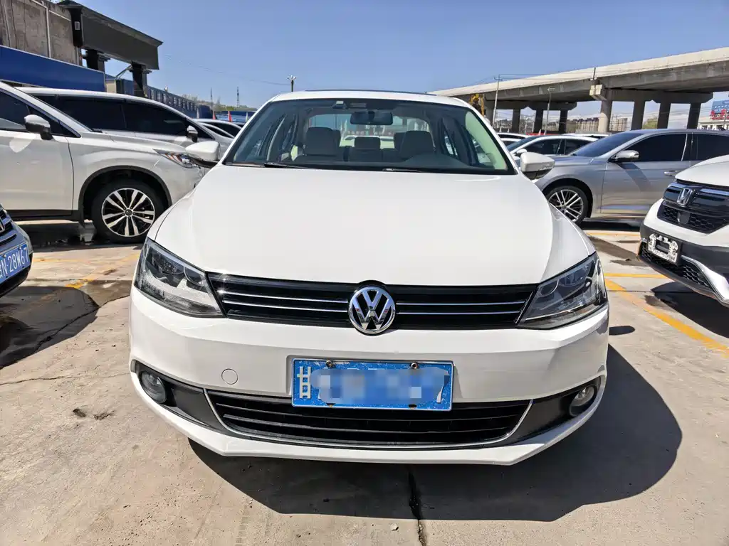 Volkswagen Sagitar 2014