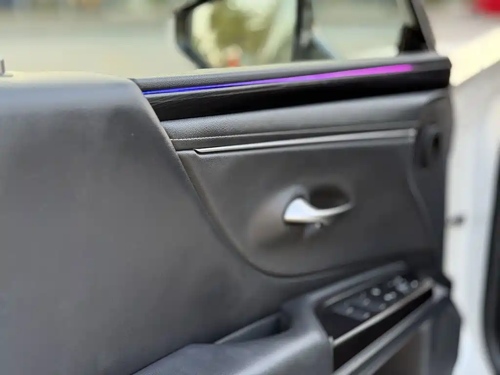 Lexus ES — миниатюра 11