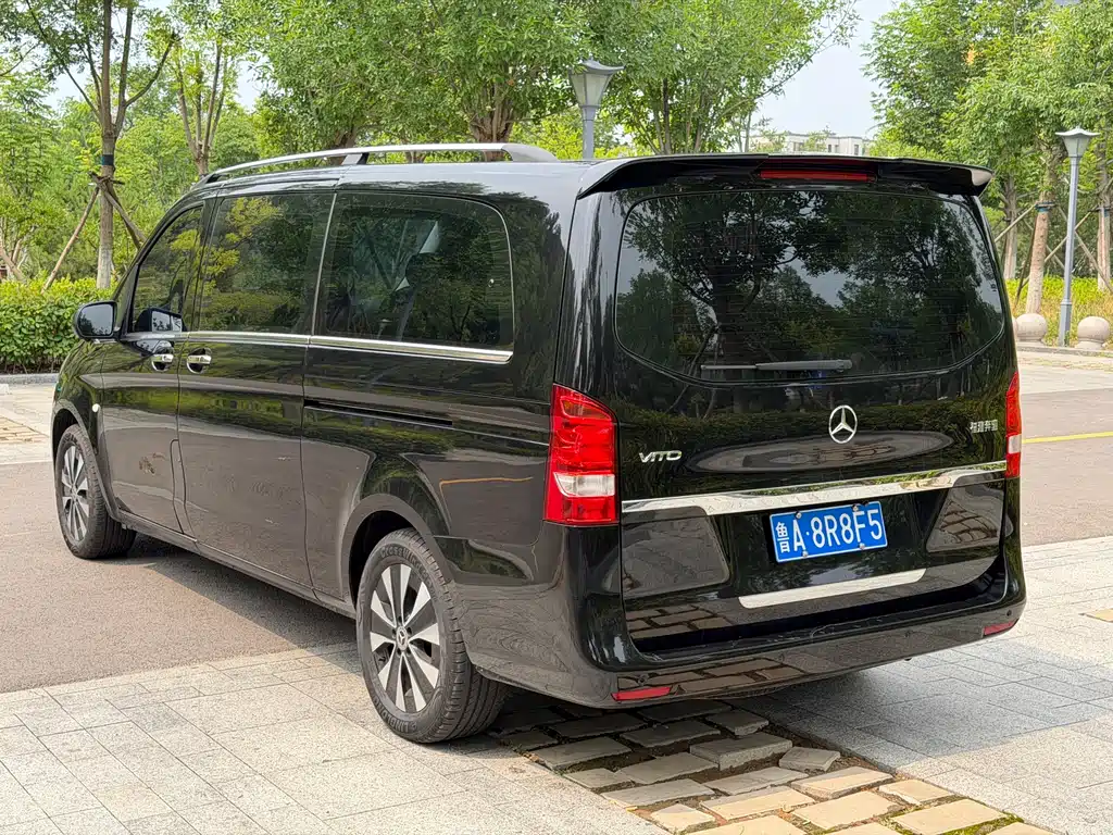 Mercedes-Benz Vito 2023 2.0T 7 мест