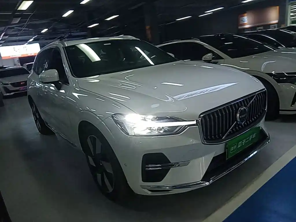 Volvo XC60 PHEV — миниатюра 4
