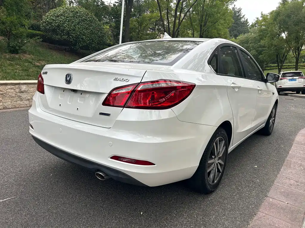 Changan Eado — миниатюра 4