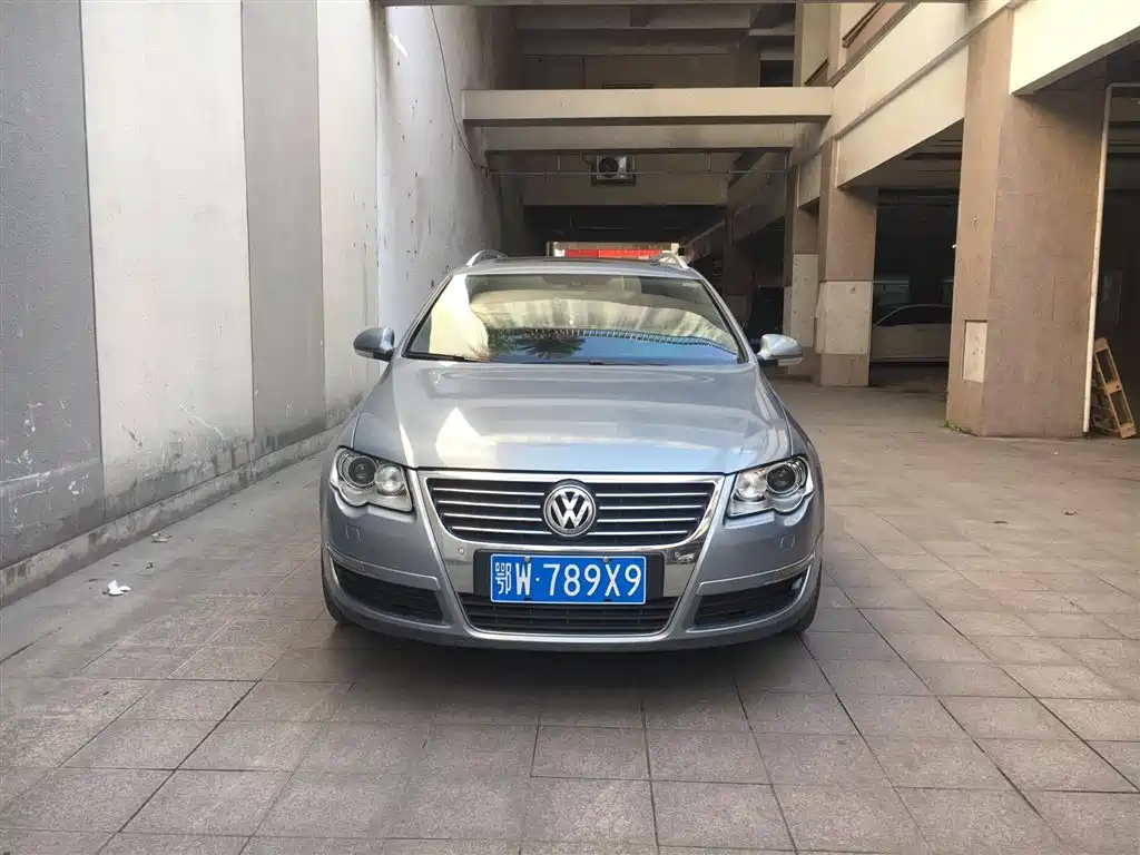 Volkswagen Passat 2011 2.0T Luxury