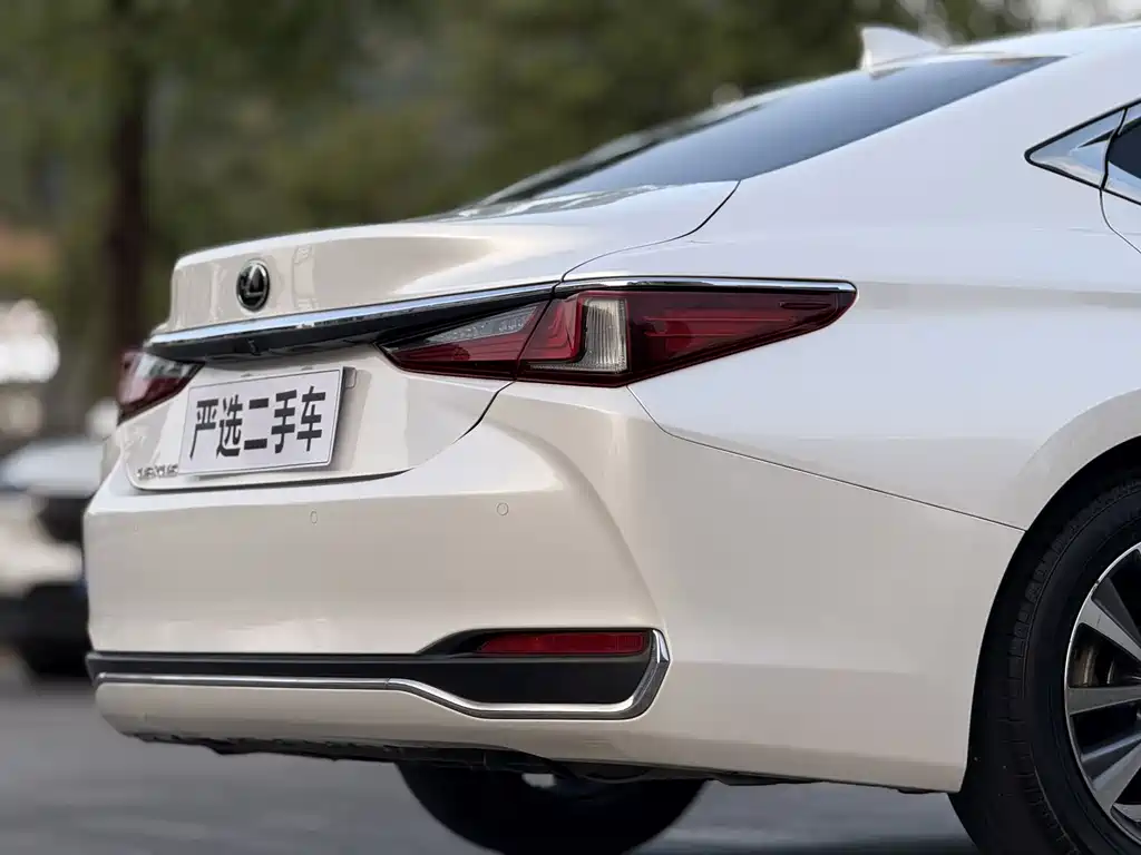 Lexus ES — миниатюра 17